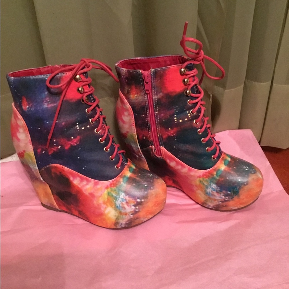 Galaxy 🌌 High Wedges